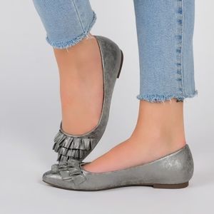 Journee Collection Judy Flat  Size 10 Wide